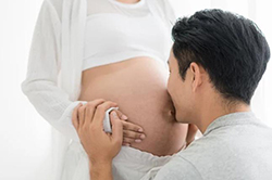 衡阳刚怀孕如何确定孩子生父是谁，衡阳孕期亲子鉴定收费多少